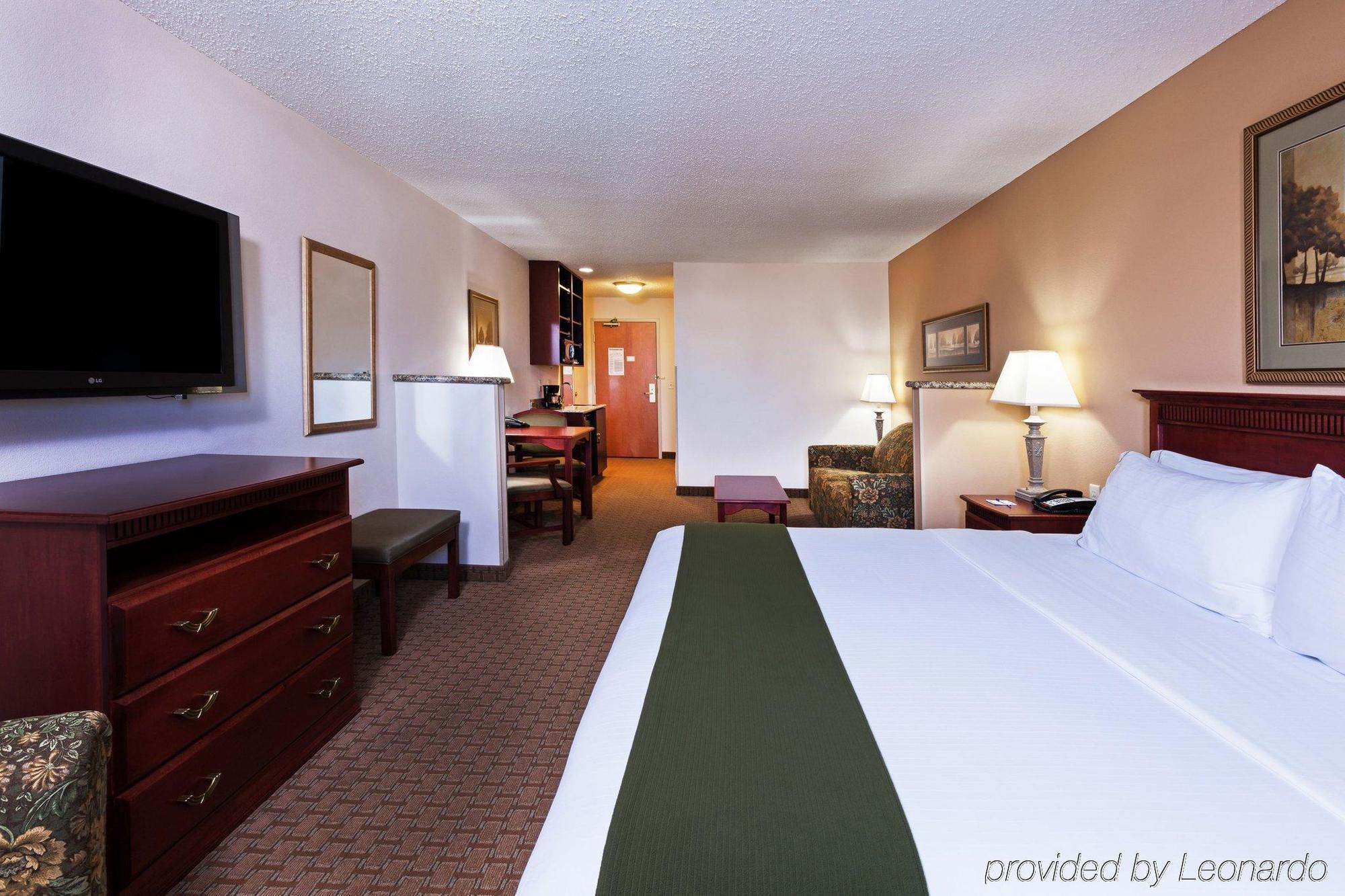 Holiday Inn Express & Suites Selma By Ihg Exterior foto