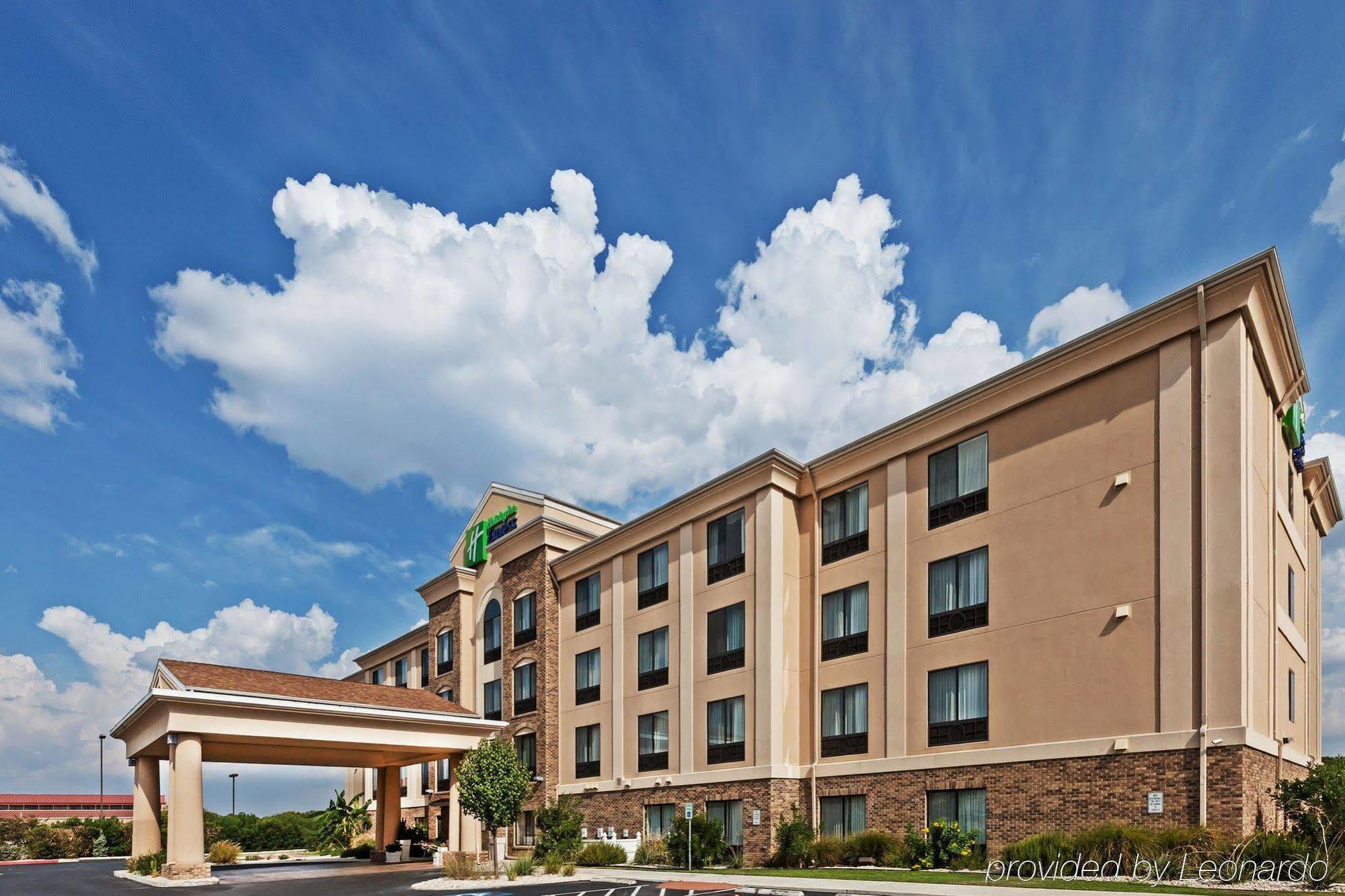 Holiday Inn Express & Suites Selma By Ihg Exterior foto